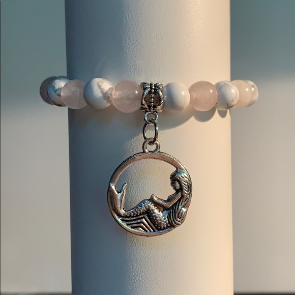 SOLD!!!Crystal stretch bracelet - Picture 5 of 5